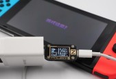 黑白游戏机的充电器使用方法是什么？