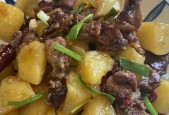 土豆腊鸭腿的美味做法（家常下饭好滋味）