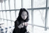 姐妹拍照手机角度怎么调？如何拍出自然又好看的照片？