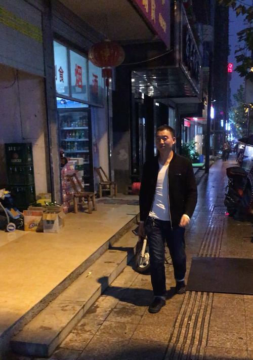 大叔用手机拍照时如何应对有钱人？  第3张