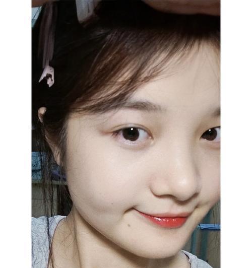 如何用手机拍照时巧妙遮挡脸部？  第2张