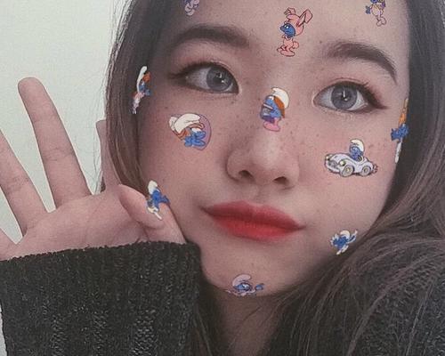轻颜相机英克莱如何在手机上使用？拍照步骤是什么？  第2张