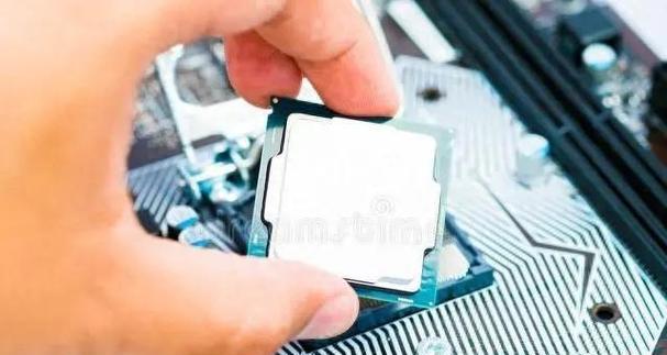 硅脂干涸在cpu上如何清理？需要哪些工具和步骤？  第2张