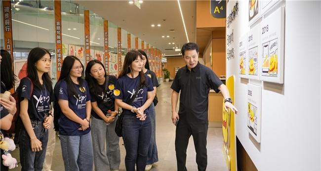 新加坡青年志愿团参访叫叫总部 共话教育科技创新与公益实践  第1张