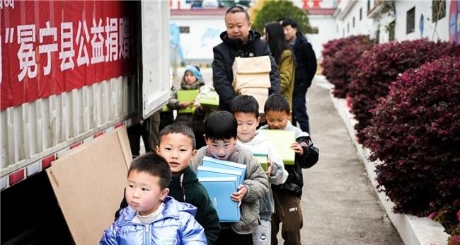 新加坡青年志愿团参访叫叫总部 共话教育科技创新与公益实践  第3张