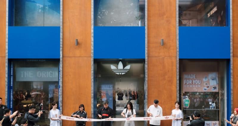 业绩表现优于行业，阿迪达斯大中华区 Q2 营收同比增长 11%  第1张