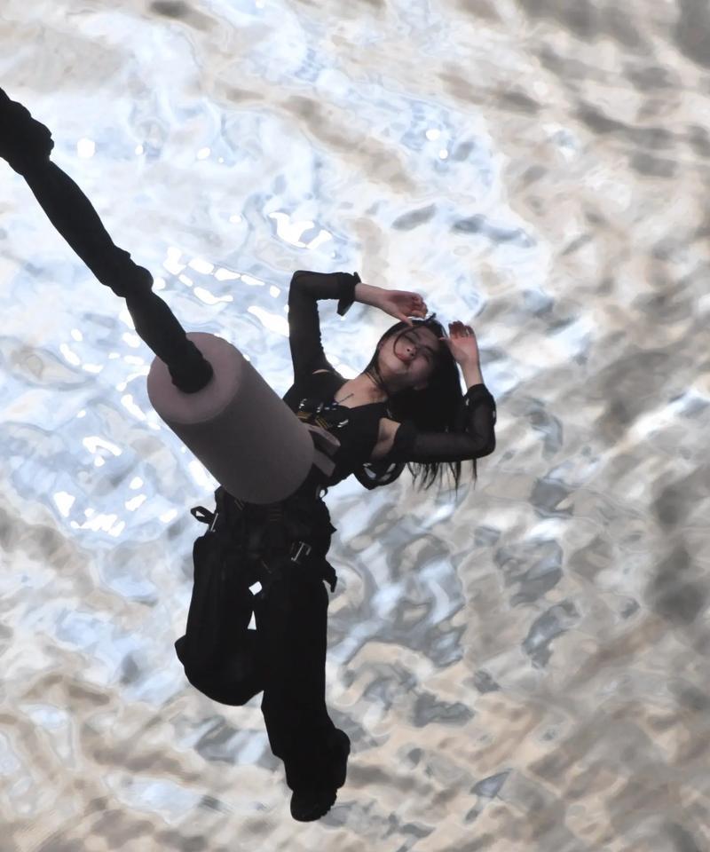 蹦极时如何安全手持相机拍摄？  第3张